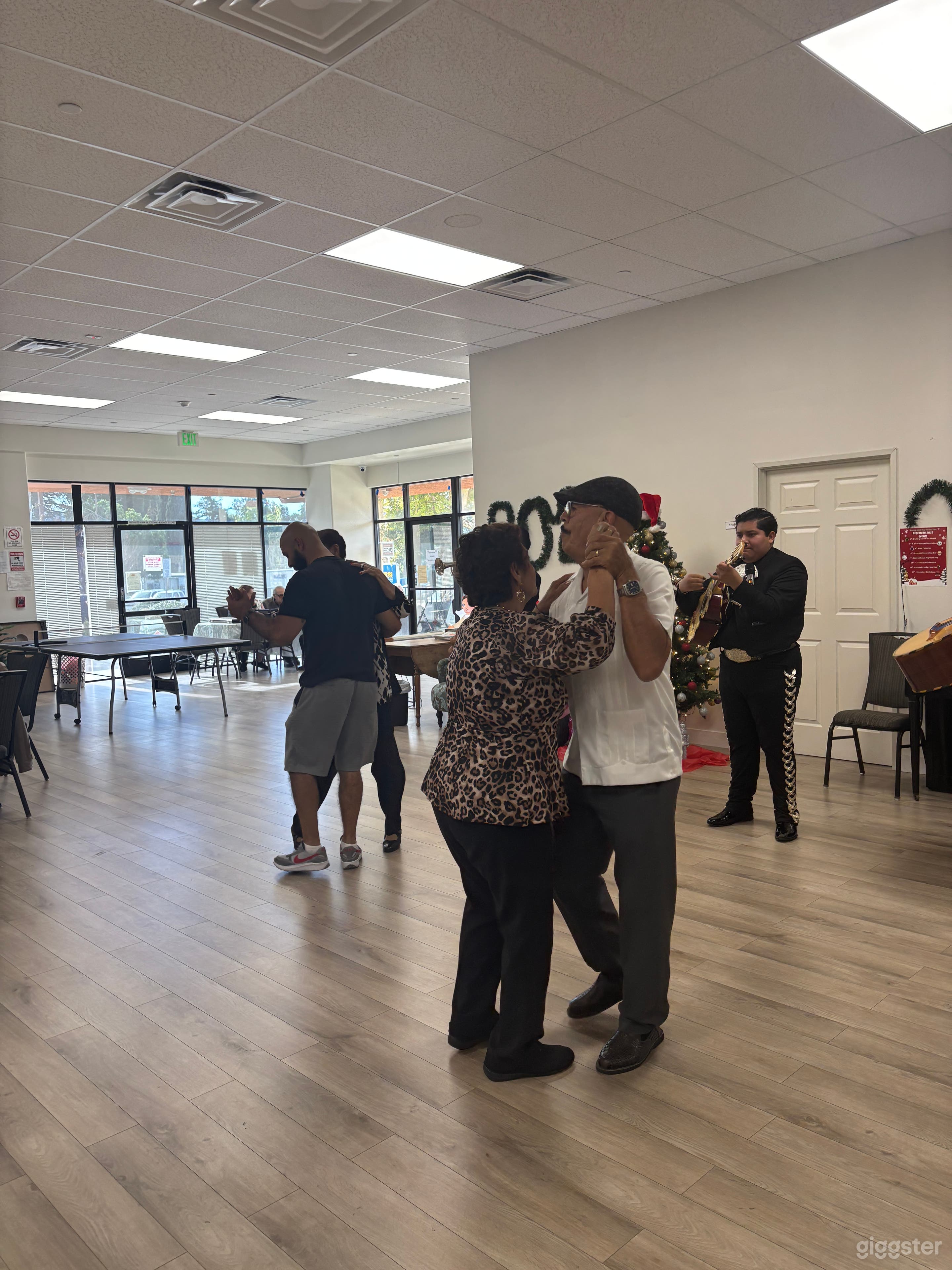 LARGE MODERN CLEAN SPACE FOR YOUR NEXT EVENT! Photo 1