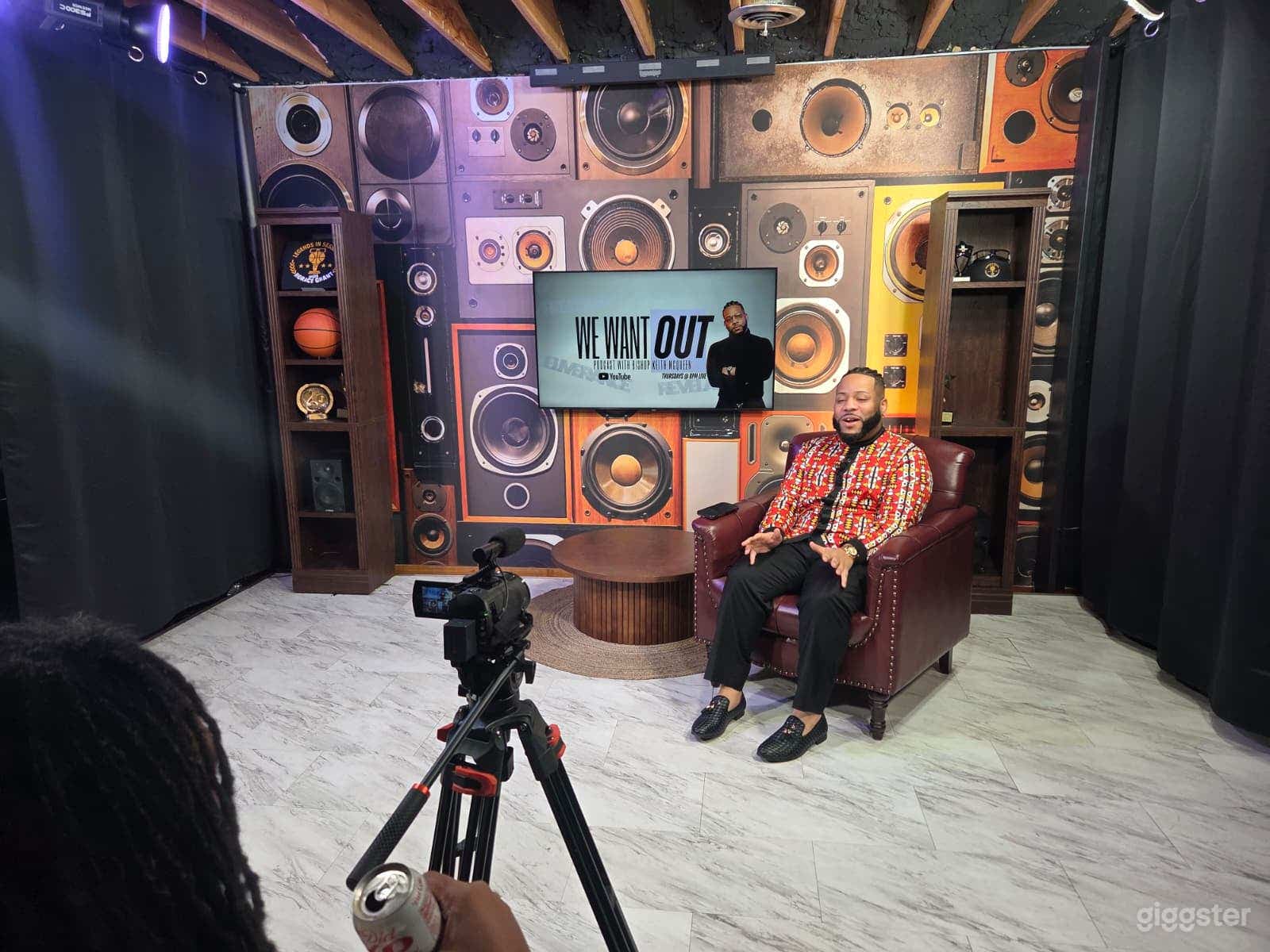 Professional Studio – TV, Podcast, Photography &amp; Perform Photo 4