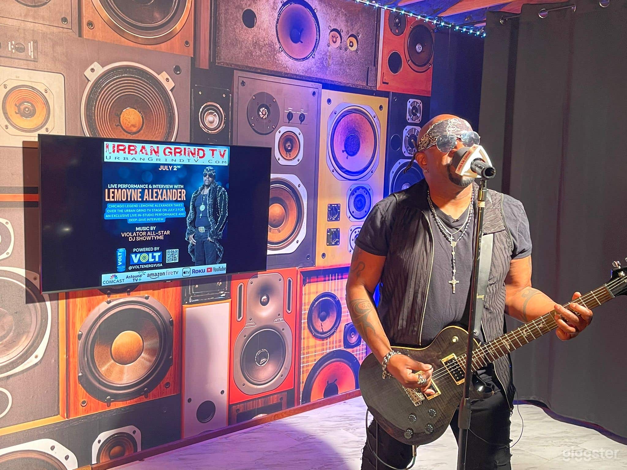 Professional Studio – TV, Podcast, Photography &amp; Perform Photo 2