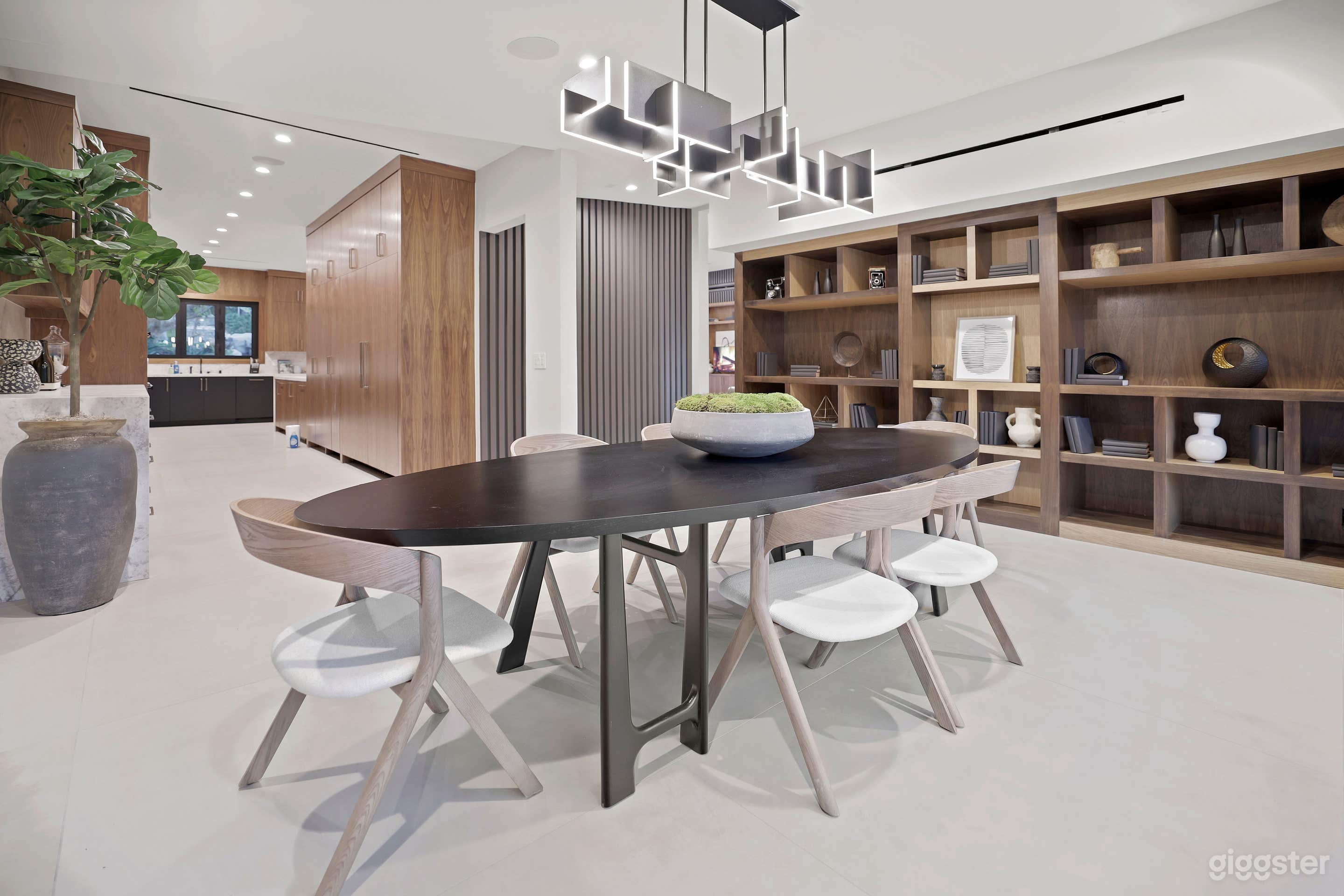 SLEEK ZEN MODERN WITH POOL, PALMS &amp; WHITE INTERIORS Photo 3