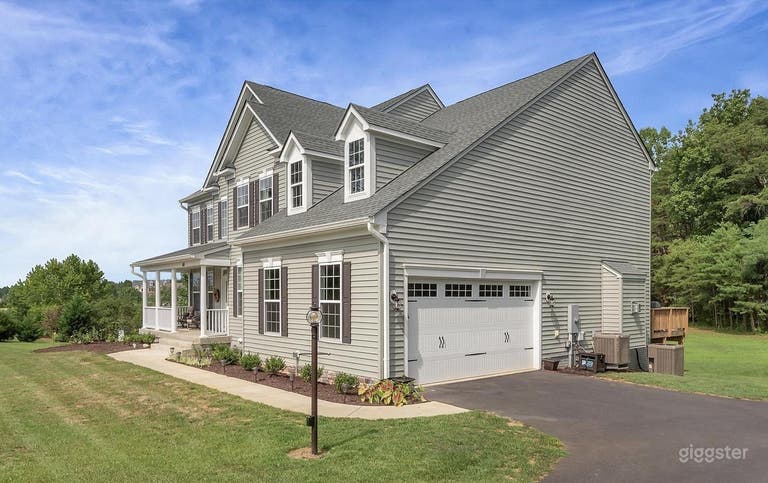  Large home 3 acres halfway between Richmond and DC 