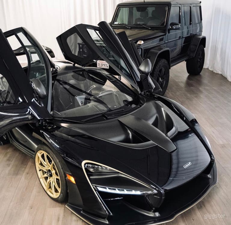  Graffiti Exotic Car warehouse 