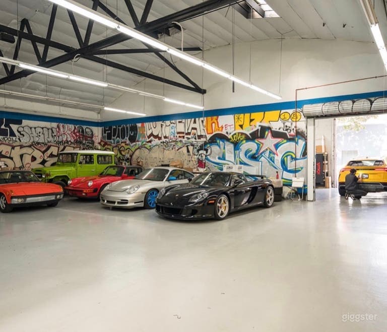  Graffiti Exotic Car warehouse 
