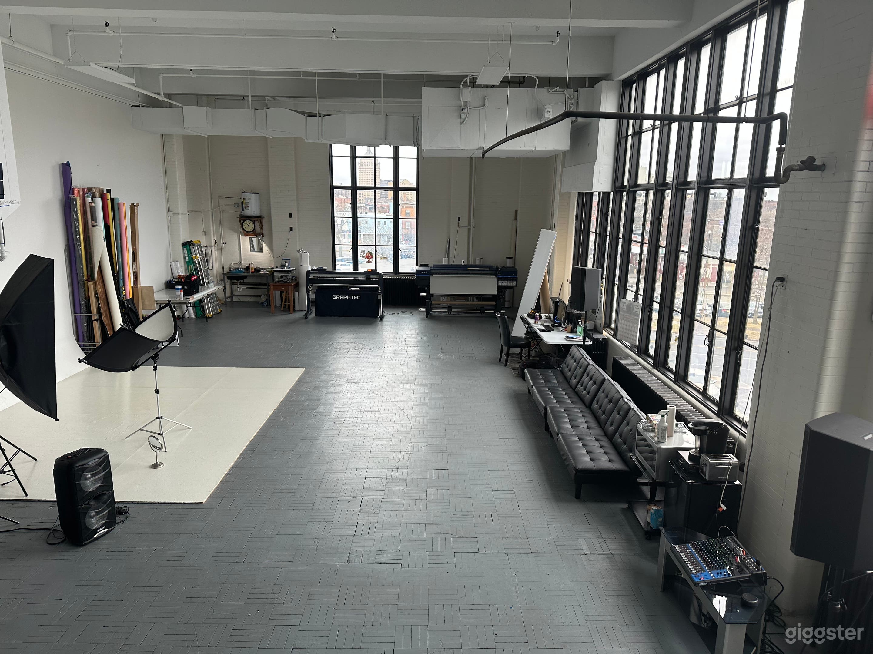 Entire studio except front room and dressing room 