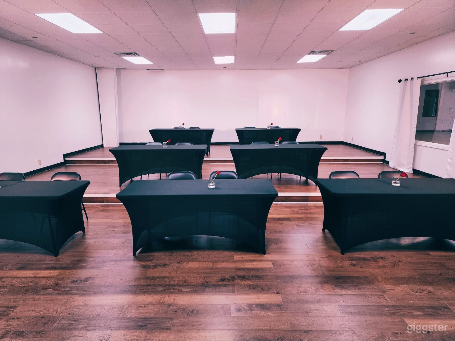 ROOMY Classroom with Theater levels Photo 1