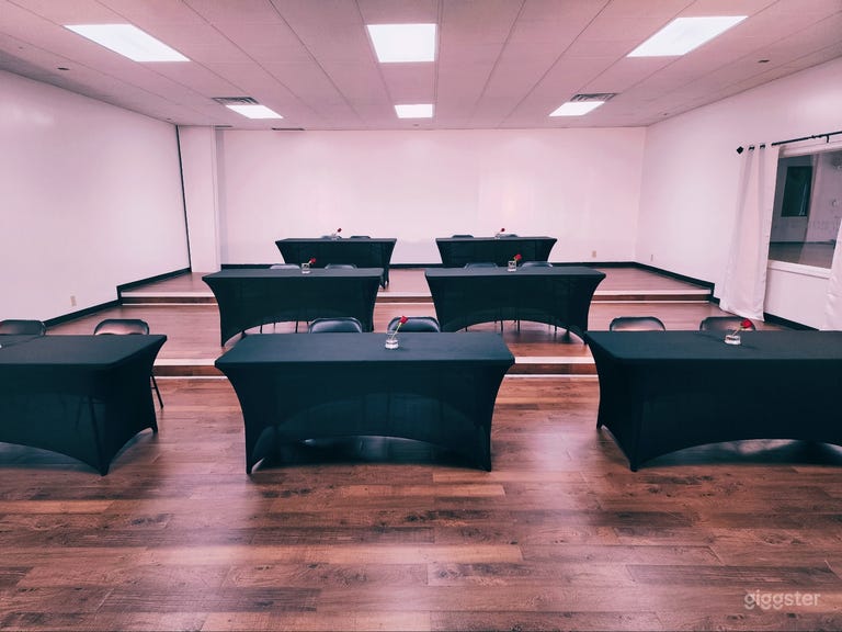  ROOMY Classroom with Theater levels 