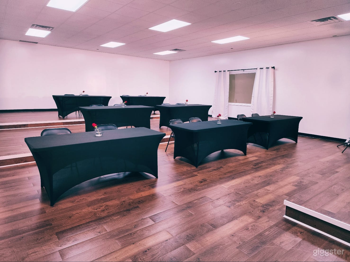 ROOMY Classroom with Theater levels Photo 4