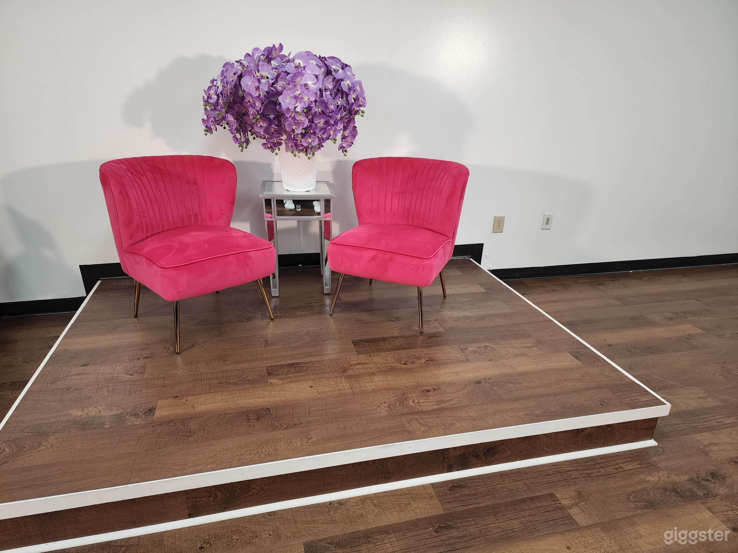 ROOMY Classroom with Theater levels Photo 2