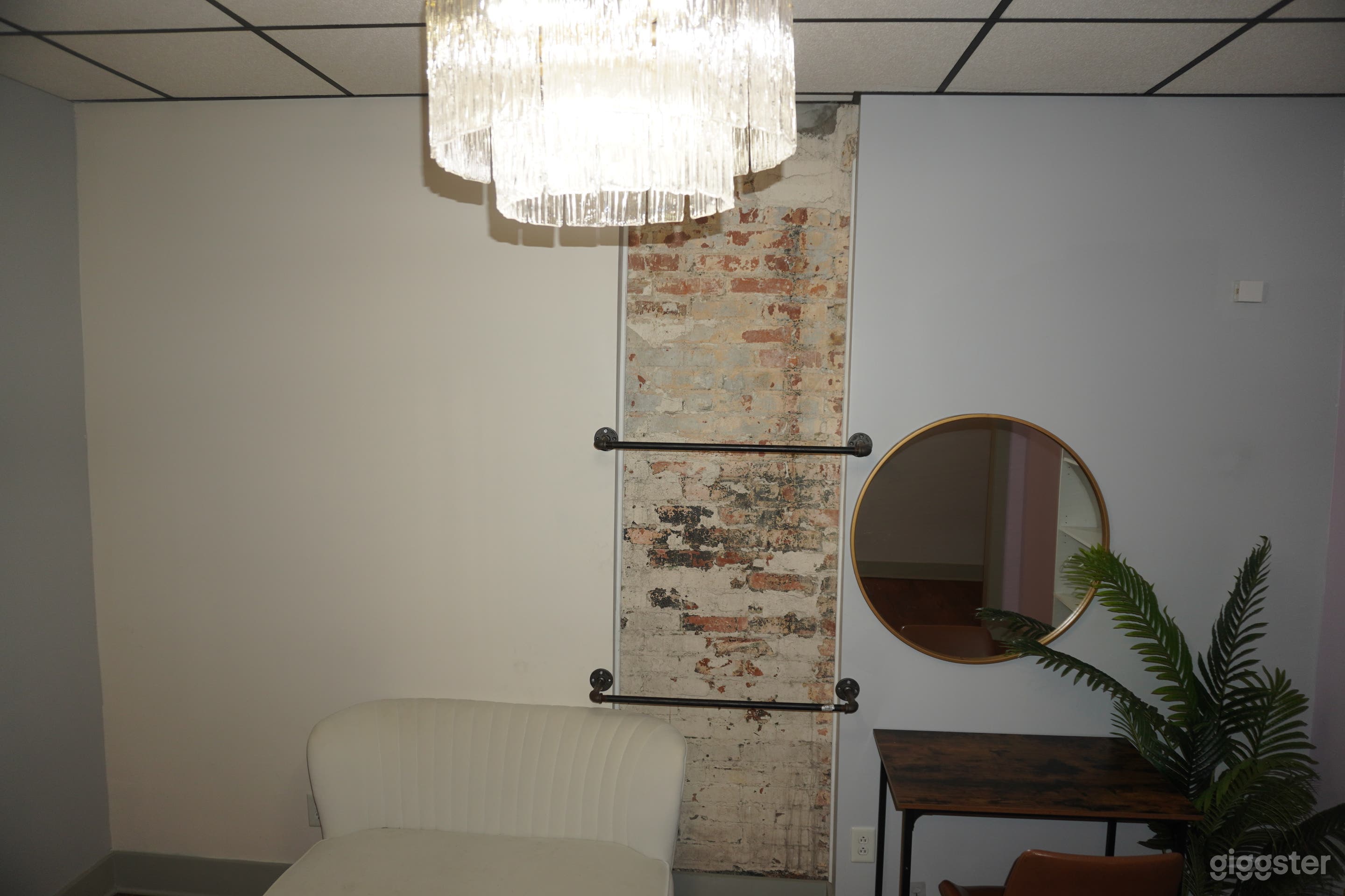 Chic Photo &amp; Content Studio Near Downtown Nashville Photo 2