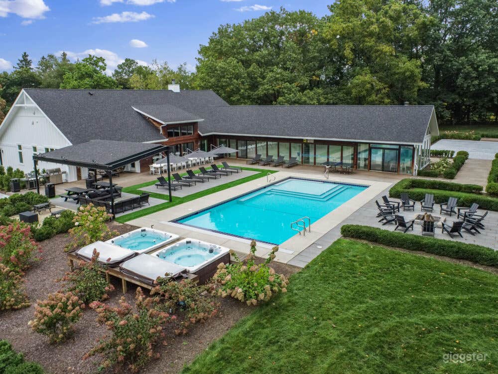 Luxury Estate with 3 Homes, Pool, Hot Tubs, Basketball/Tennis Court &amp; More near Lake Michigan Photo 1