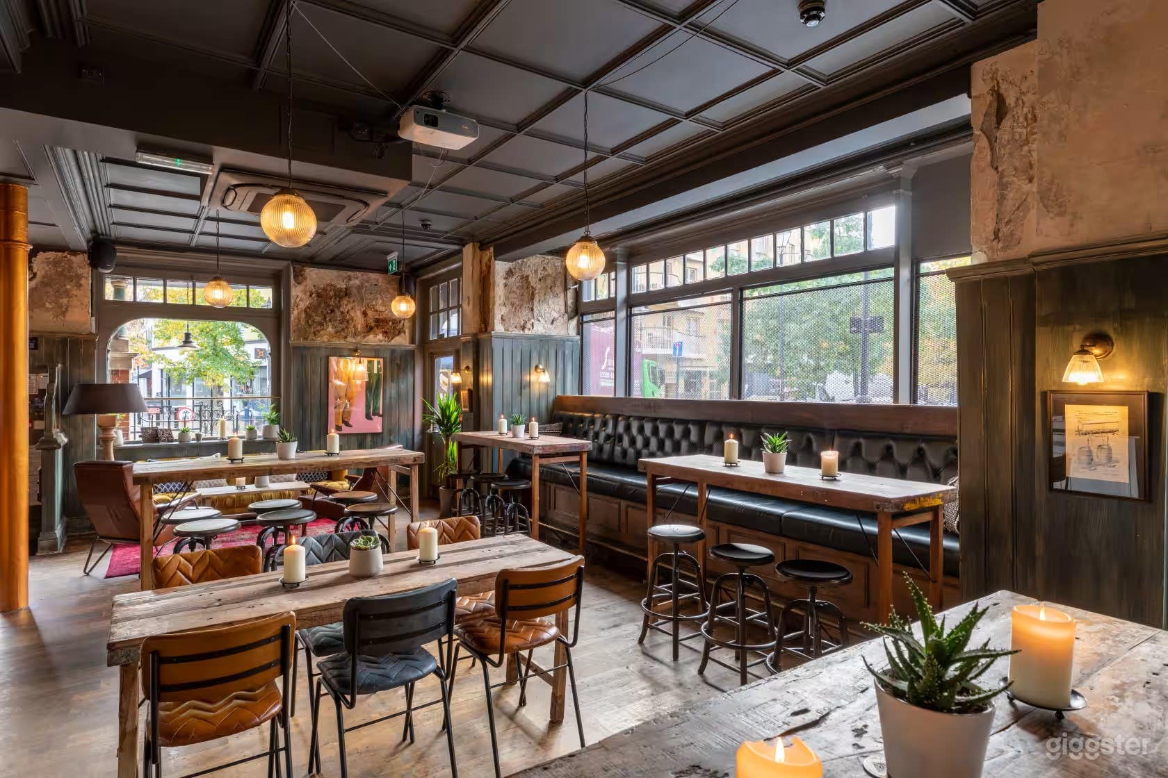 Rustic Pub/Hotel With A Modern Twist Photo 2