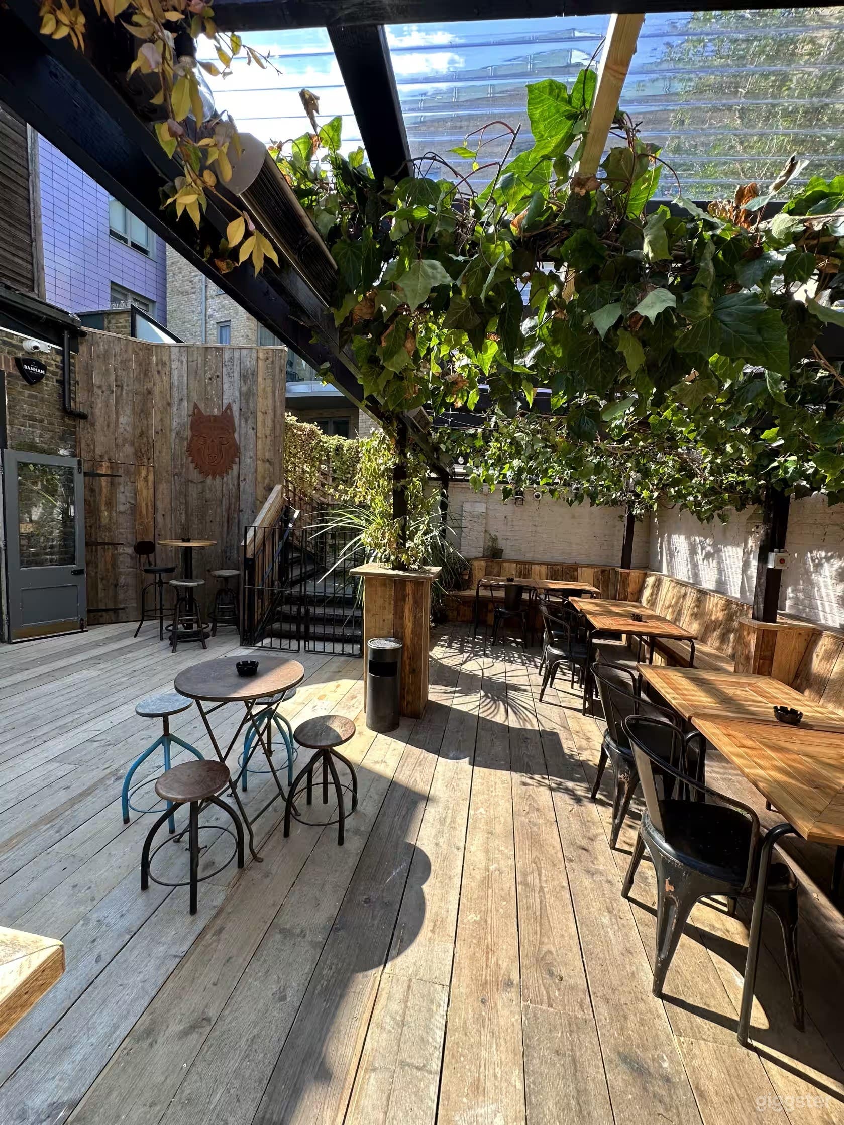 Rustic Pub/Hotel With A Modern Twist Photo 4