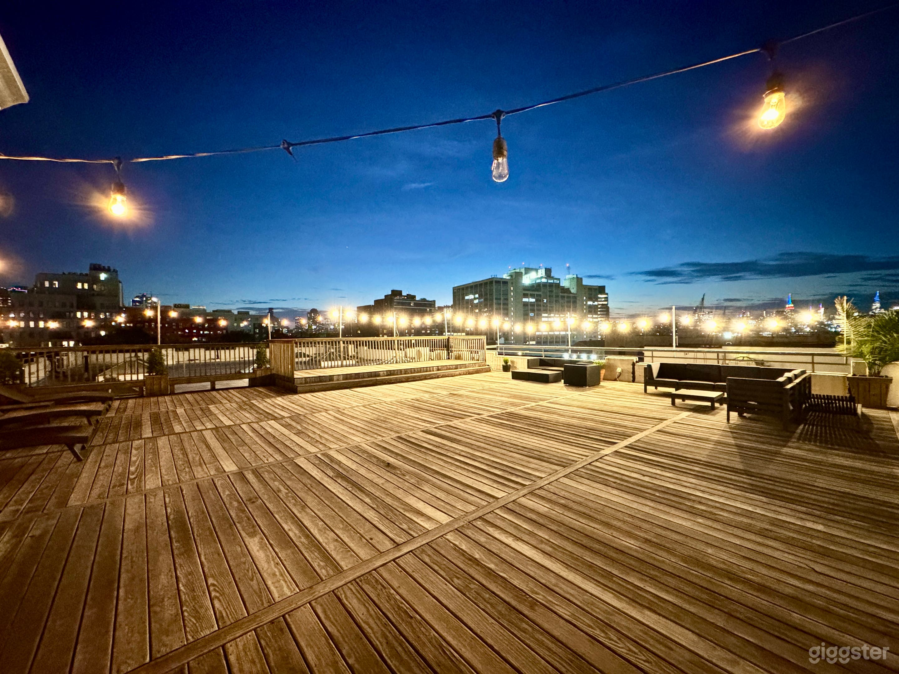Private Rooftop Terrace w/ Panoramic City Views Photo 3