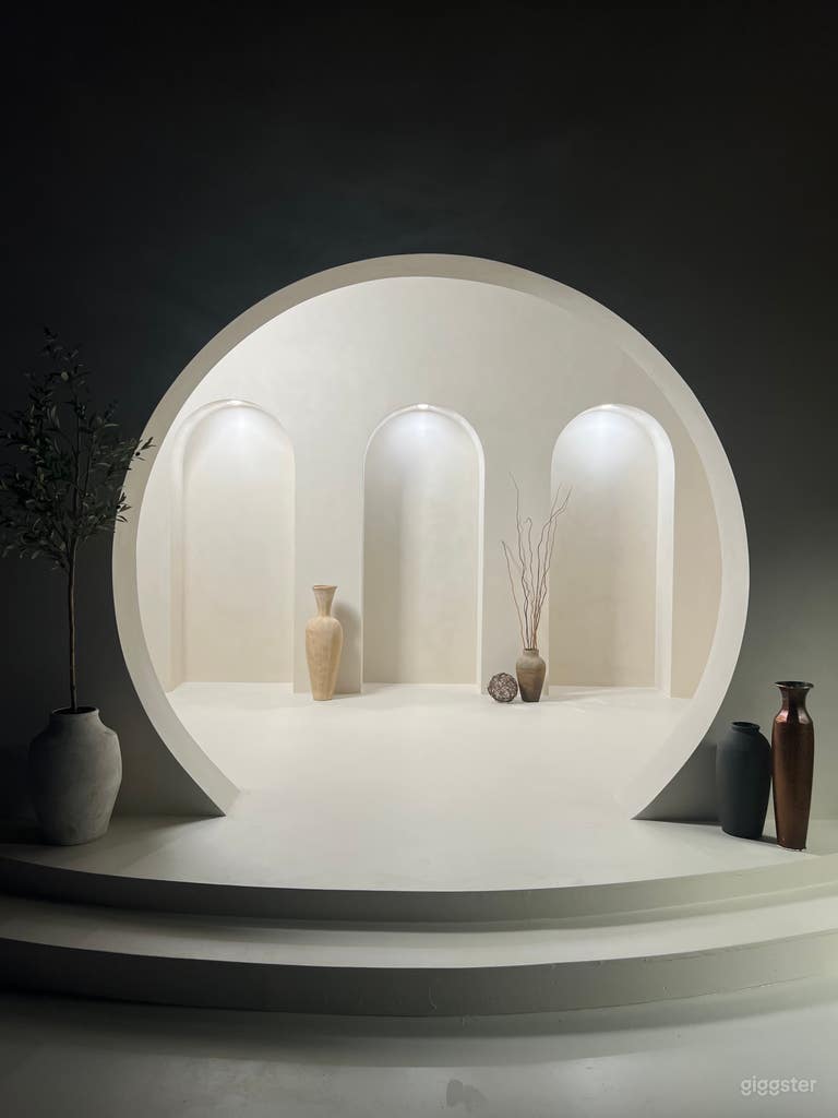  This part of our stage set has a circular walkway entrance that leads into a room with three more arches embedded into the 14 ft wall. Gimbal rgb lights are placed on top of each arch to be able to provide light and color control. 