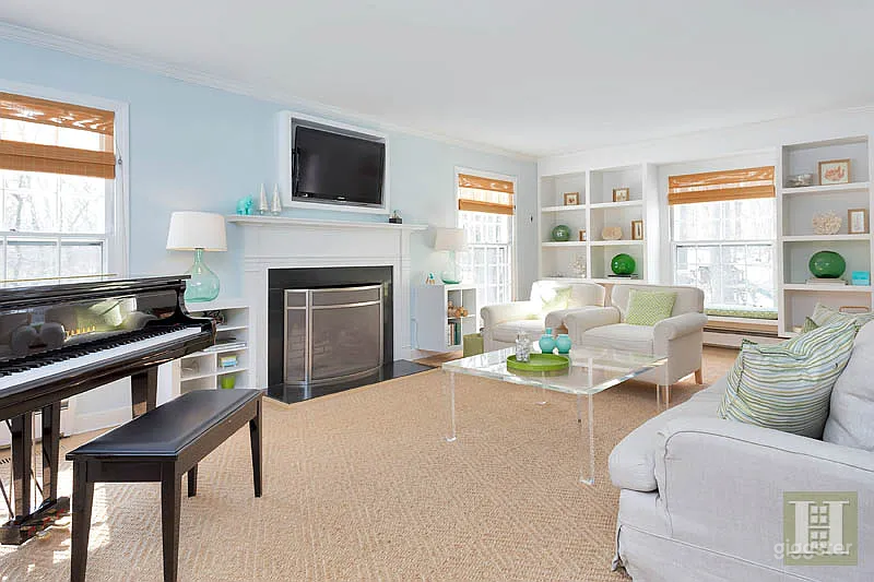 Gorgeous and classic Connecticut colonial Photo 4