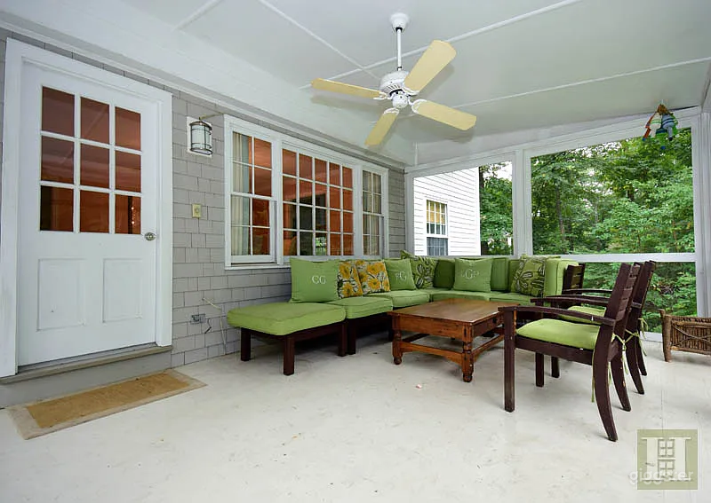 Gorgeous and classic Connecticut colonial Photo 3