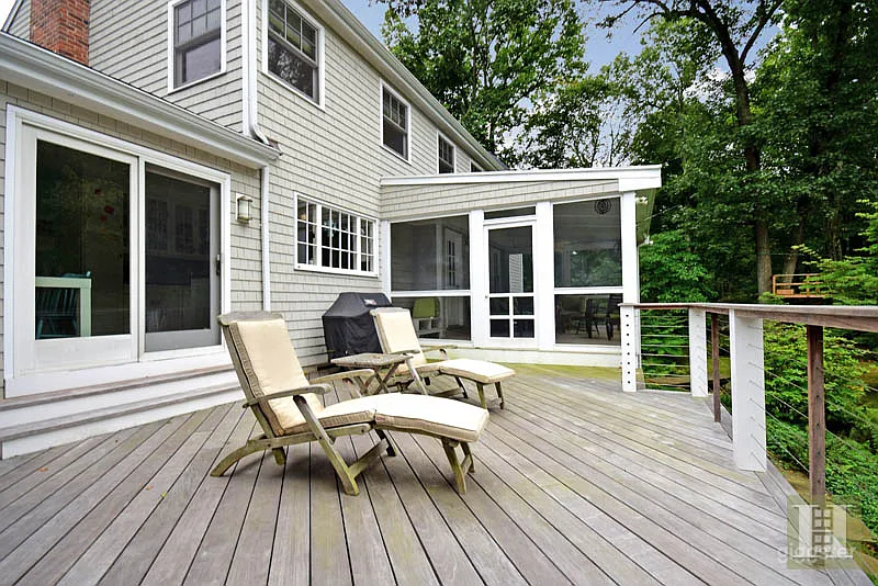 Gorgeous and classic Connecticut colonial Photo 2