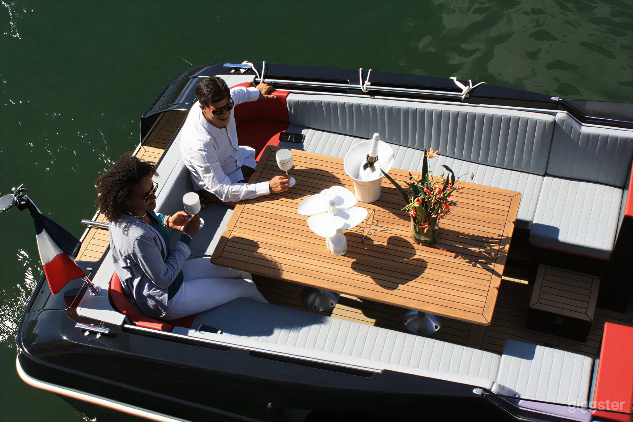 Photo de Bateau Privé Intime pour Couples et Petits Groupes 4