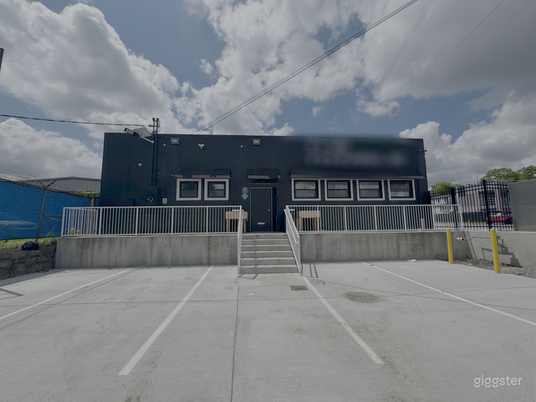  Nashville Event Space with Stage – Perfect for Live Events 