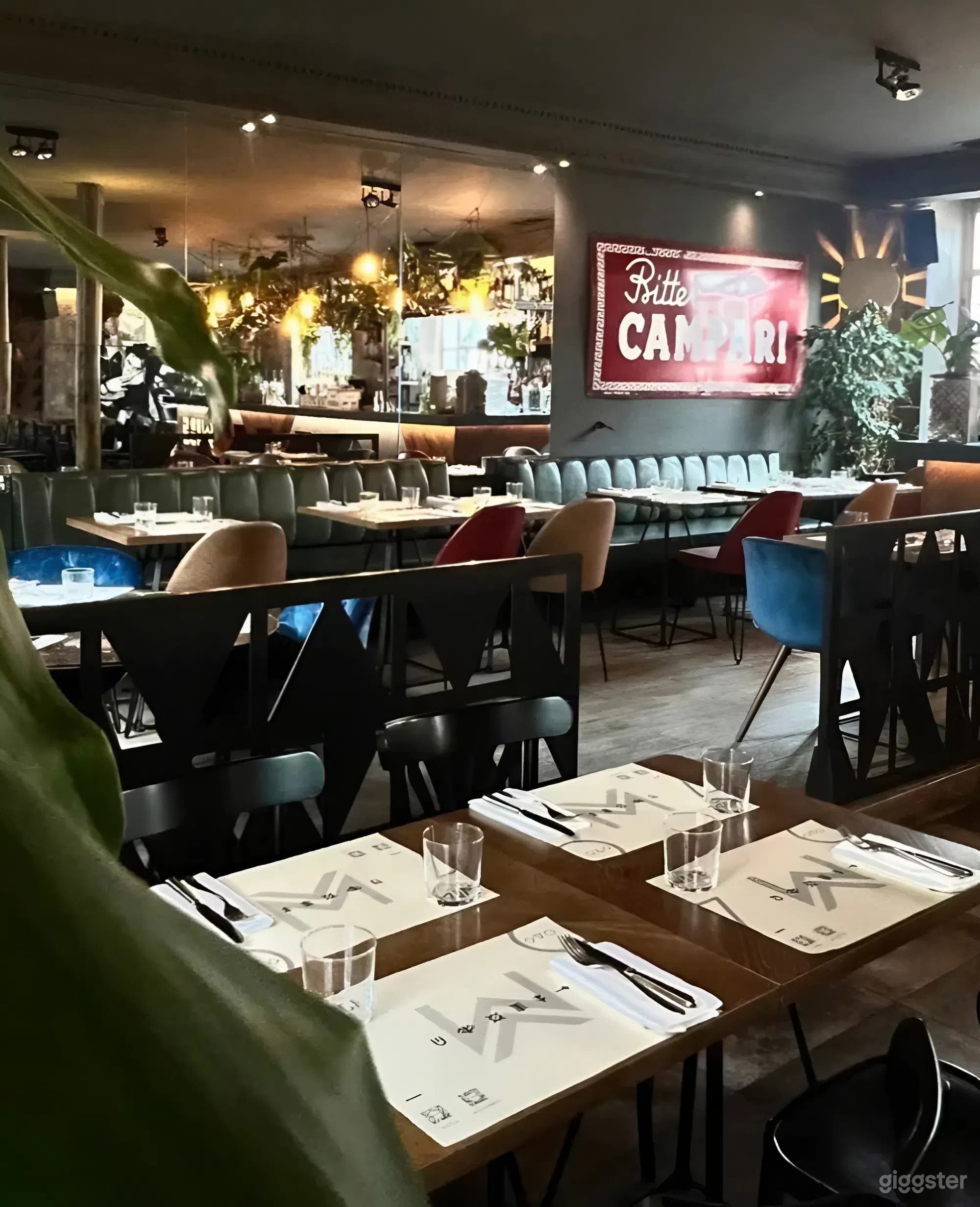 Foto di Chic Restaurant & Bar with Lush Outdoor Terraces 4