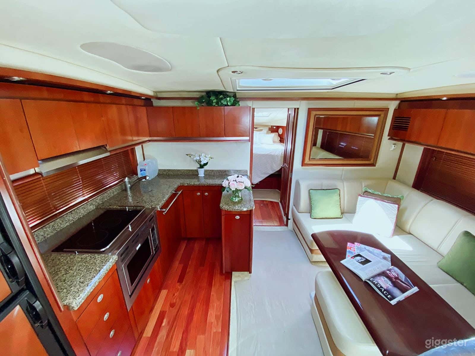 Superb 51FT SEA RAY Party Yacht Space Events Photo 3