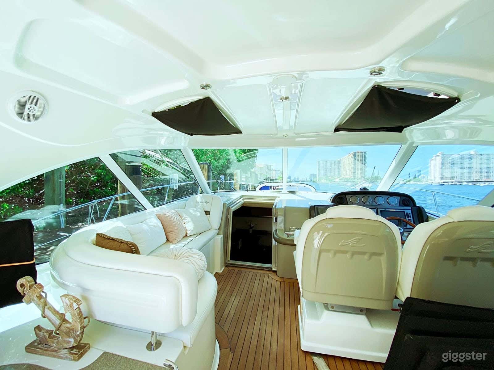 Superb 51FT SEA RAY Party Yacht Space Events Photo 1