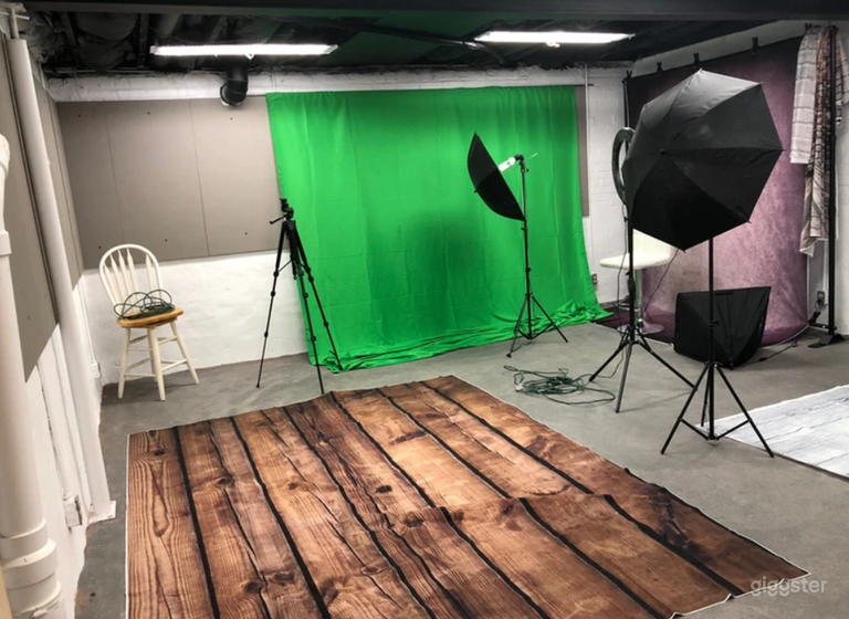  Video Production & Podcasting Studio 