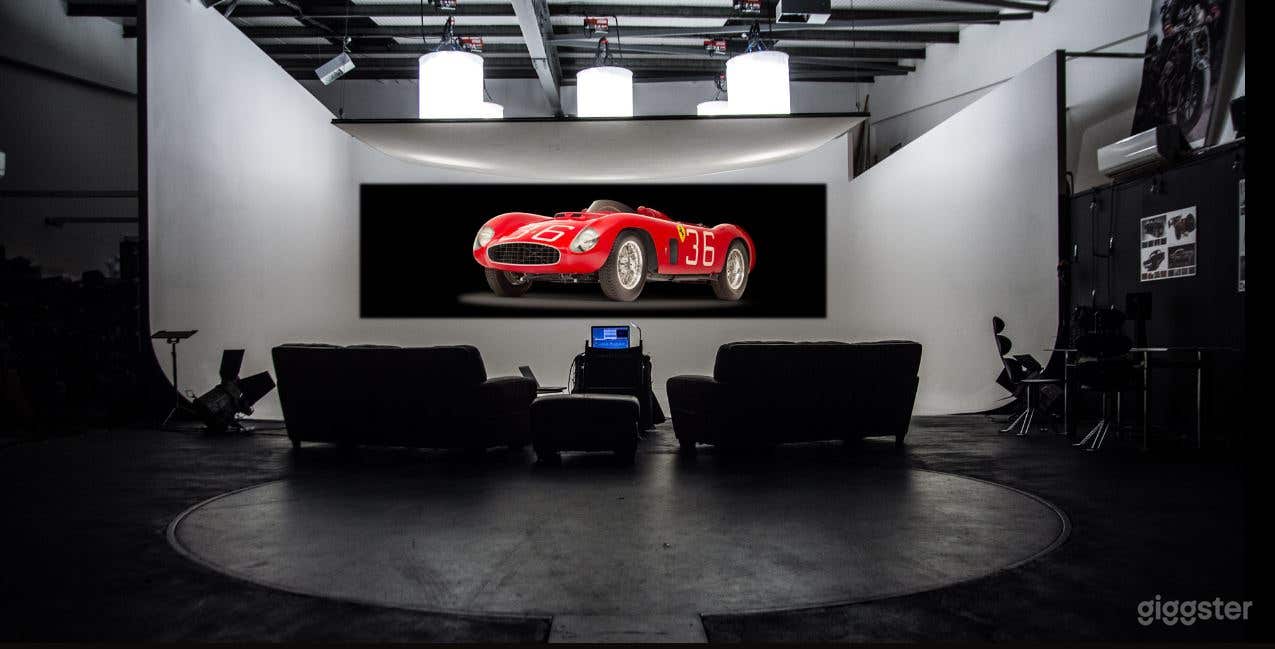 10m x 10m Infinity cove with flush 5m turntable Photo 3