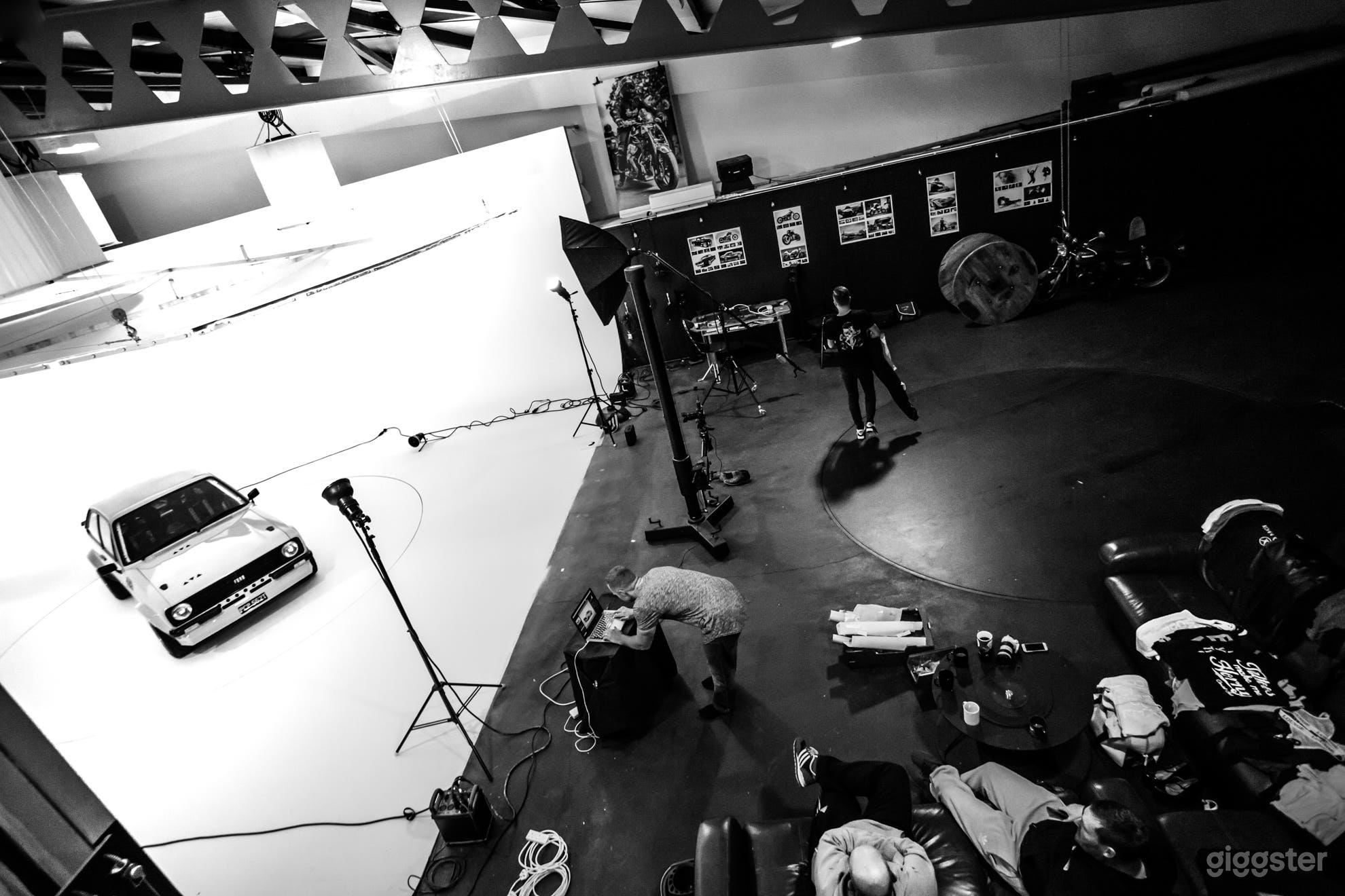 10m x 10m Infinity cove with flush 5m turntable Photo 2