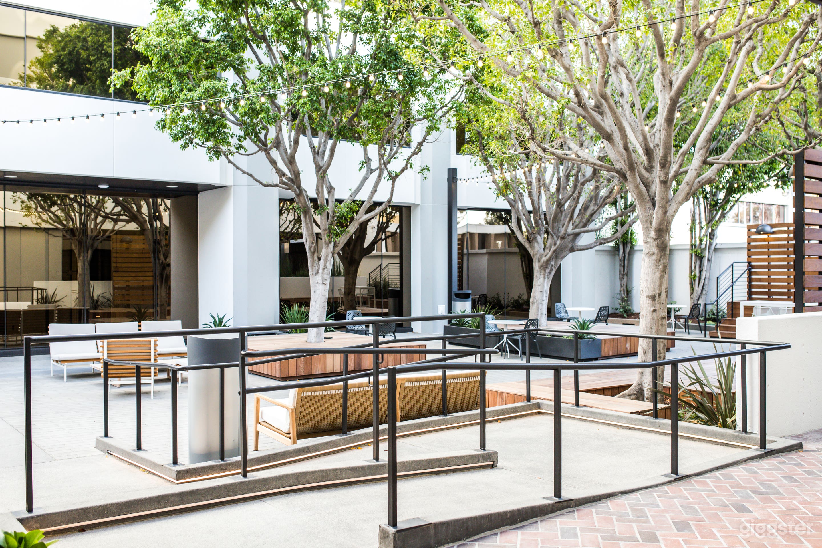 Nola 155 Courtyard Photo 3