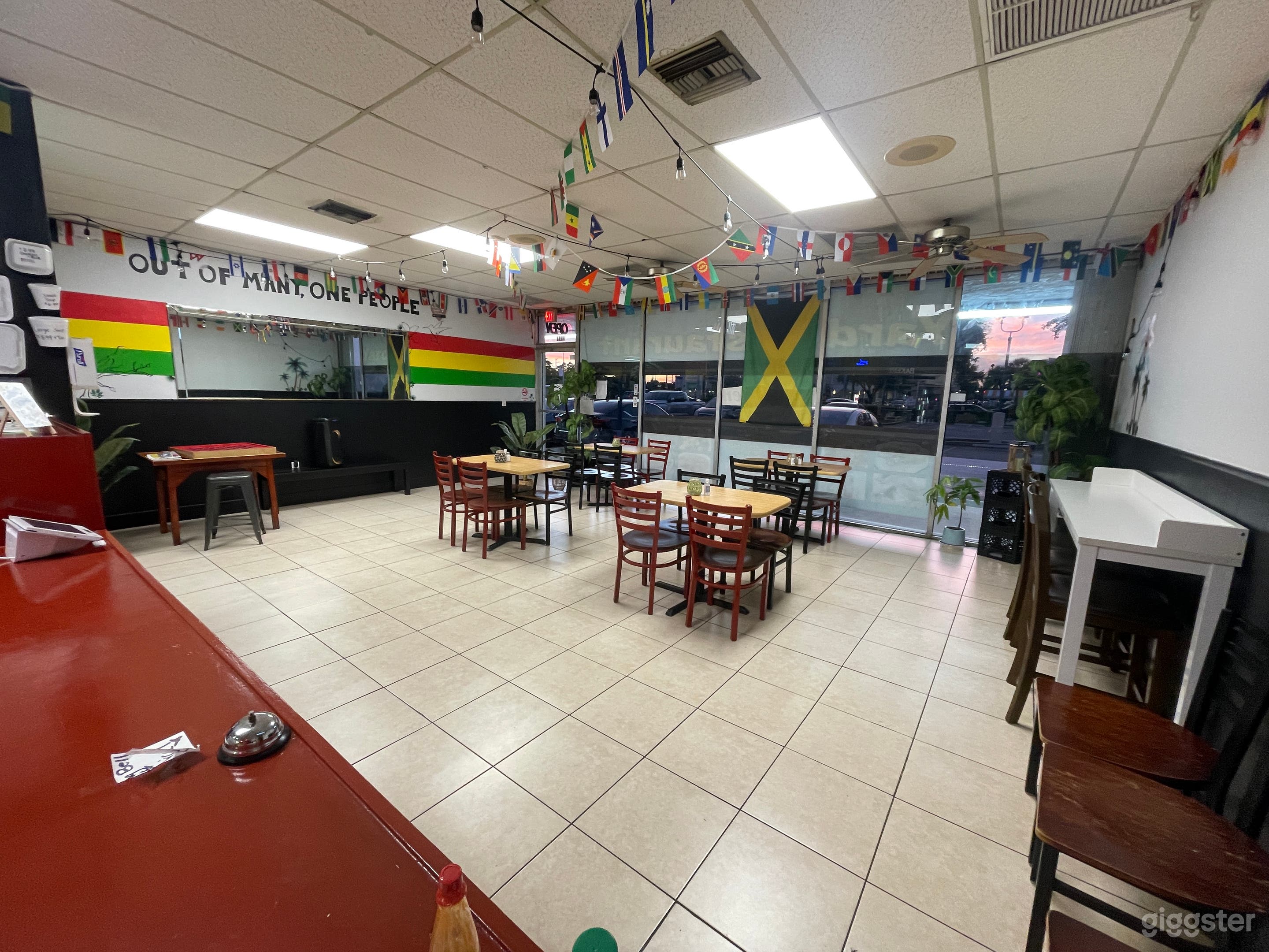 Cozy and Charming Restaurant for small Events Photo 4