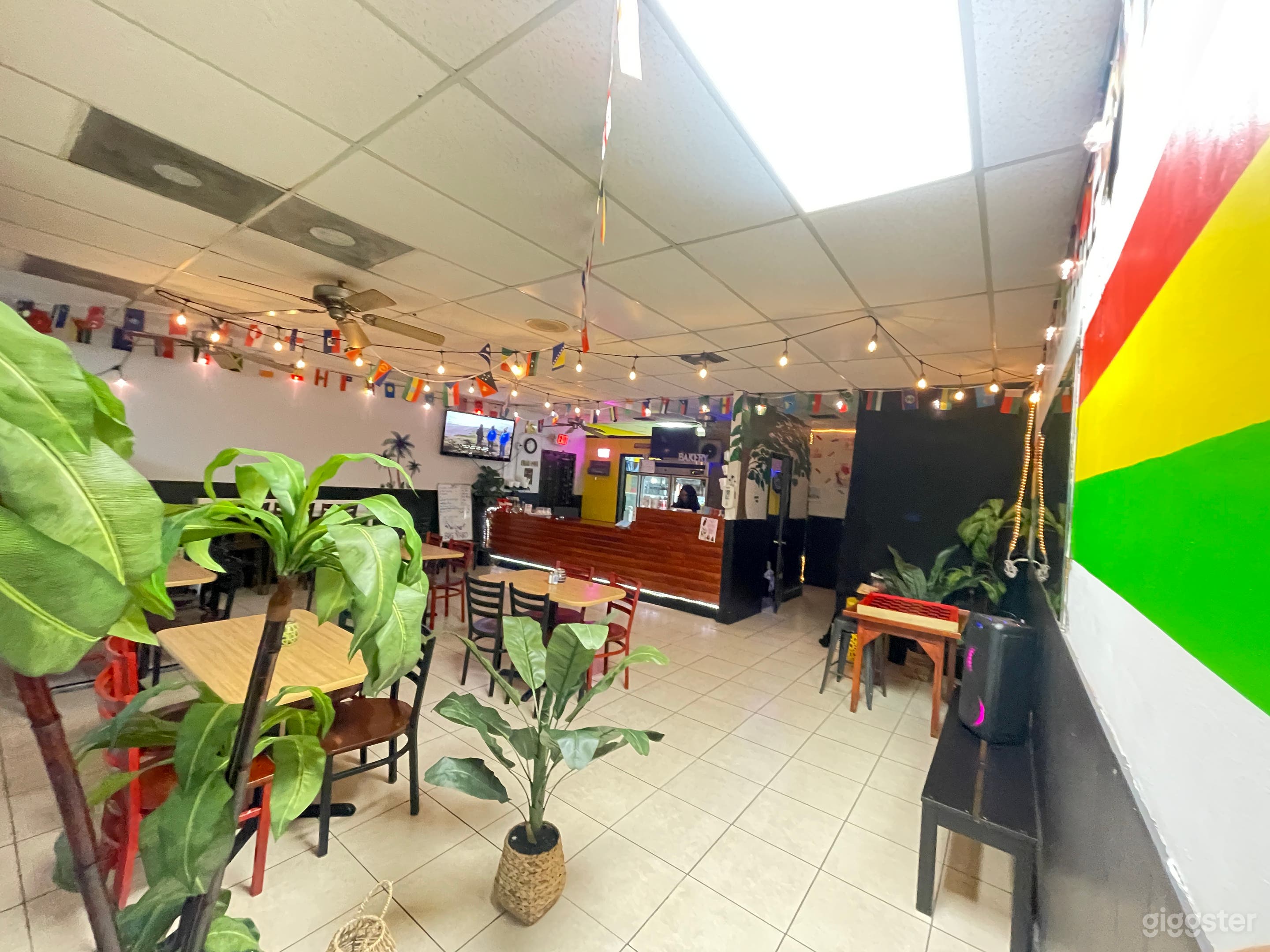 Cozy and Charming Restaurant for small Events Photo 1