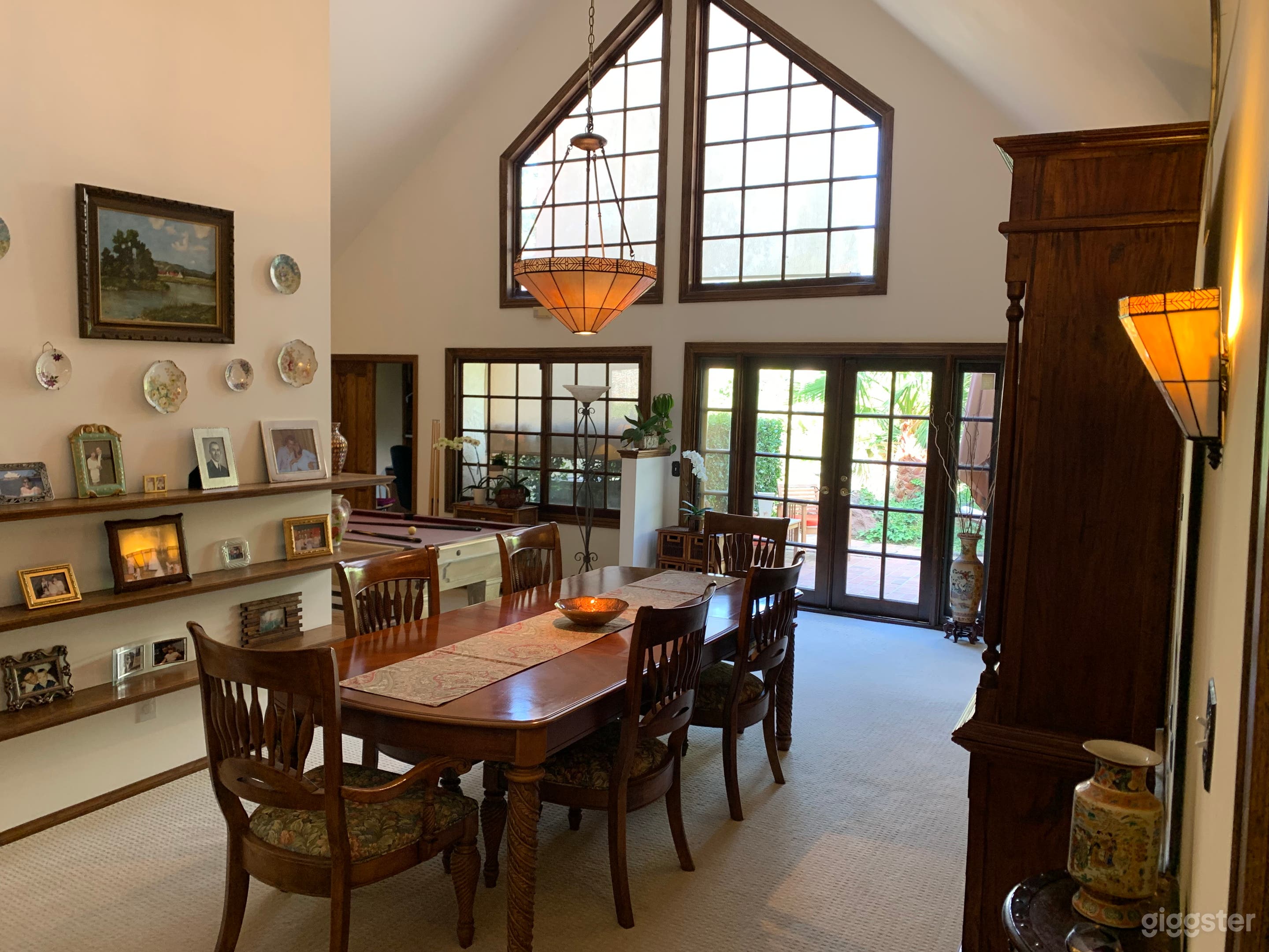 Sprawling Ranch House. Photo 2