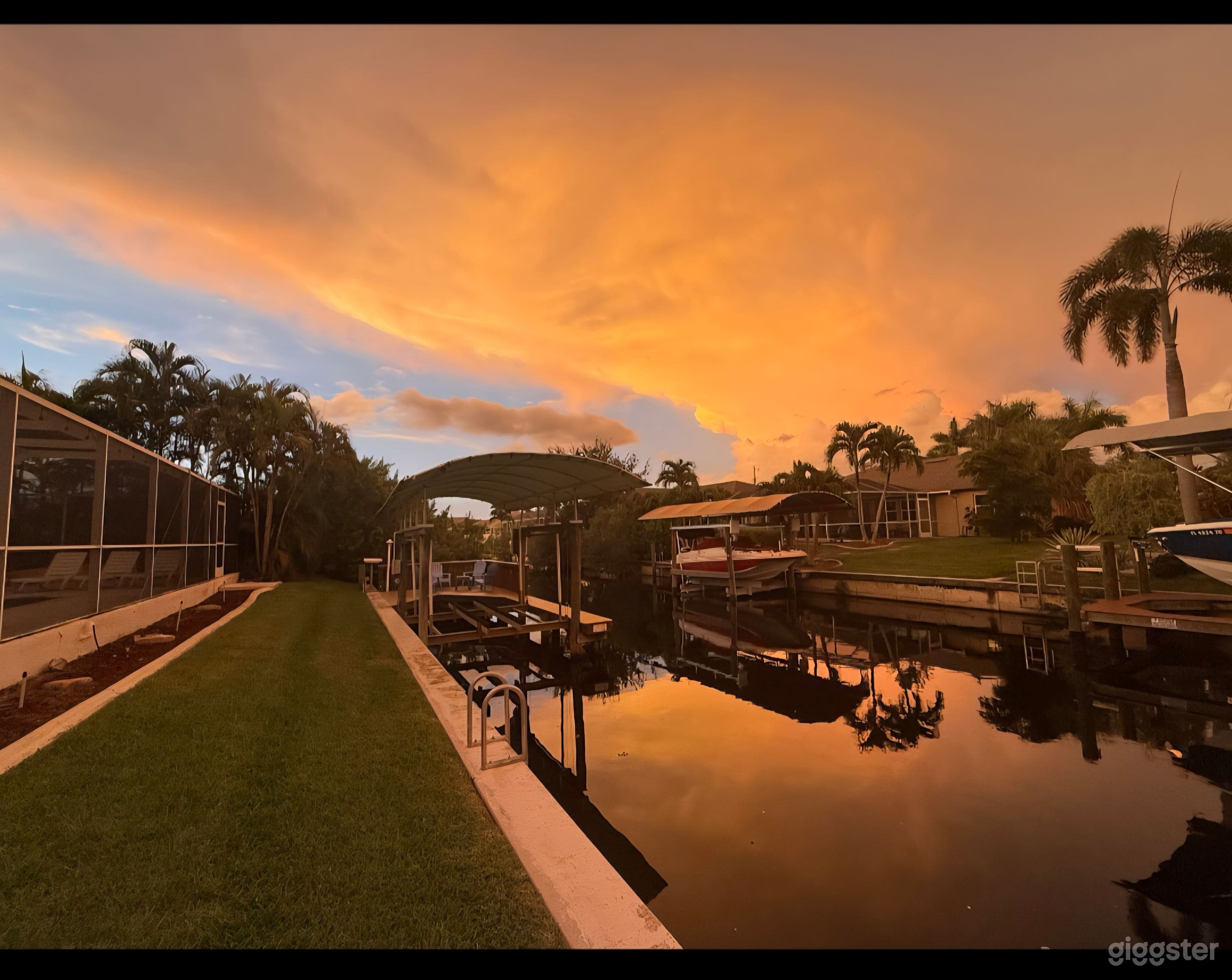 Luxury Event Retreat, Pool, BBQ and Canal Photo 1