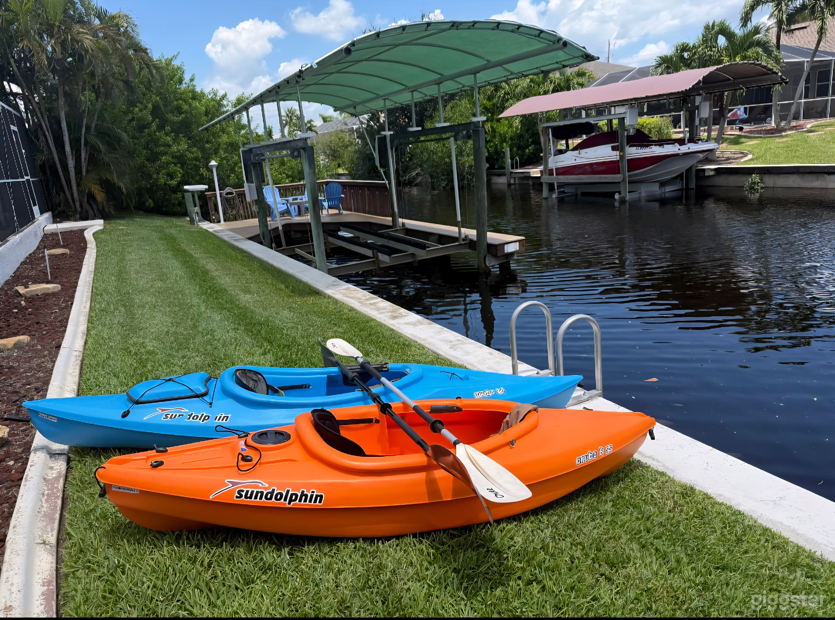 Luxury Event Retreat, Pool, BBQ and Canal Photo 3