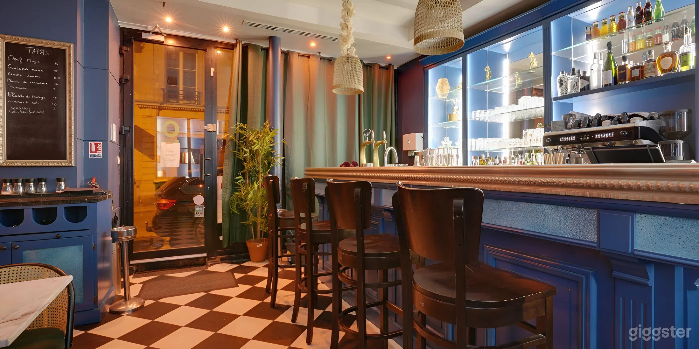 Photo de Bar à Tapas Parisien Rustique & Lieu d'Événements - Salle Principale 4