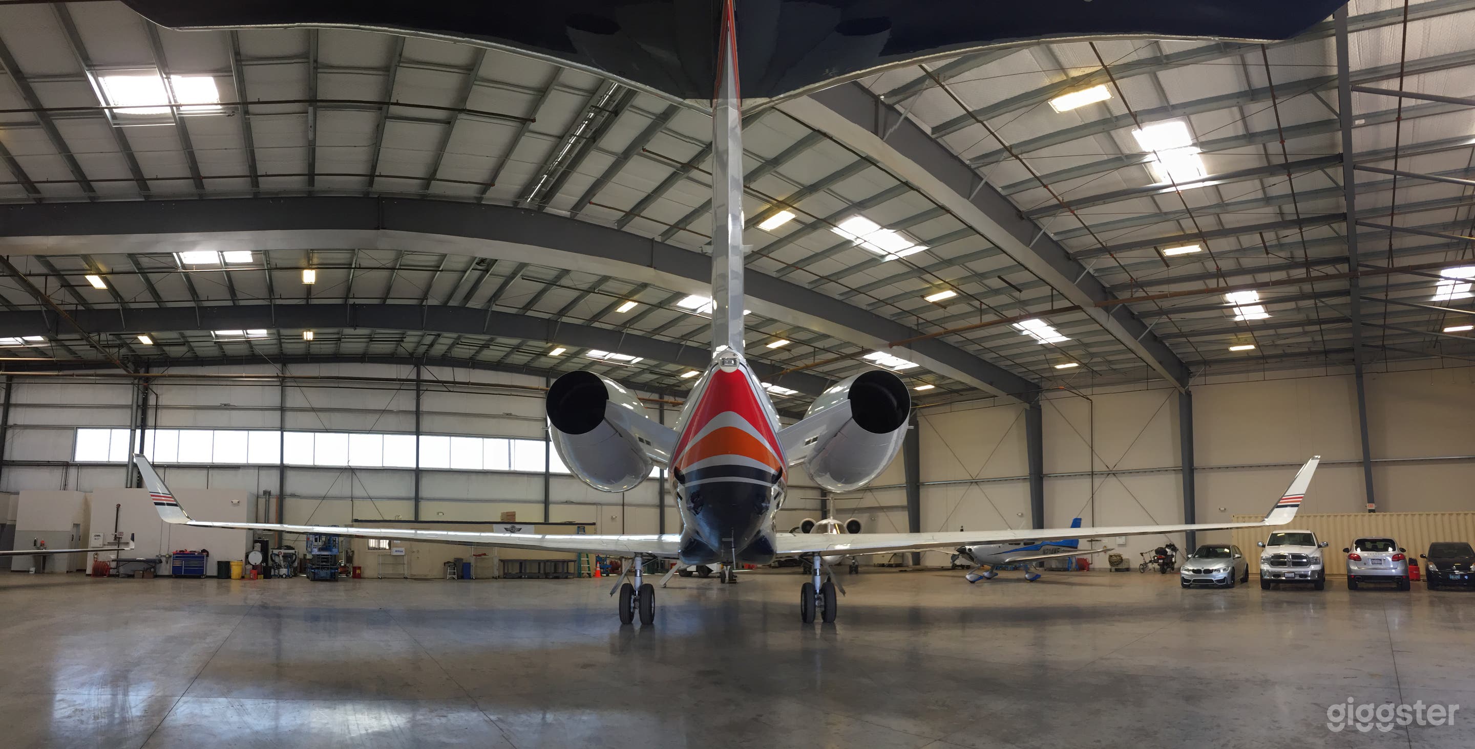 Vast, clean and secure hangar facilities.