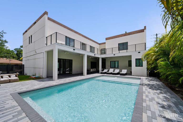   VILLA DIOR - LUXE WATERFRONT FILM HUB/POOL 