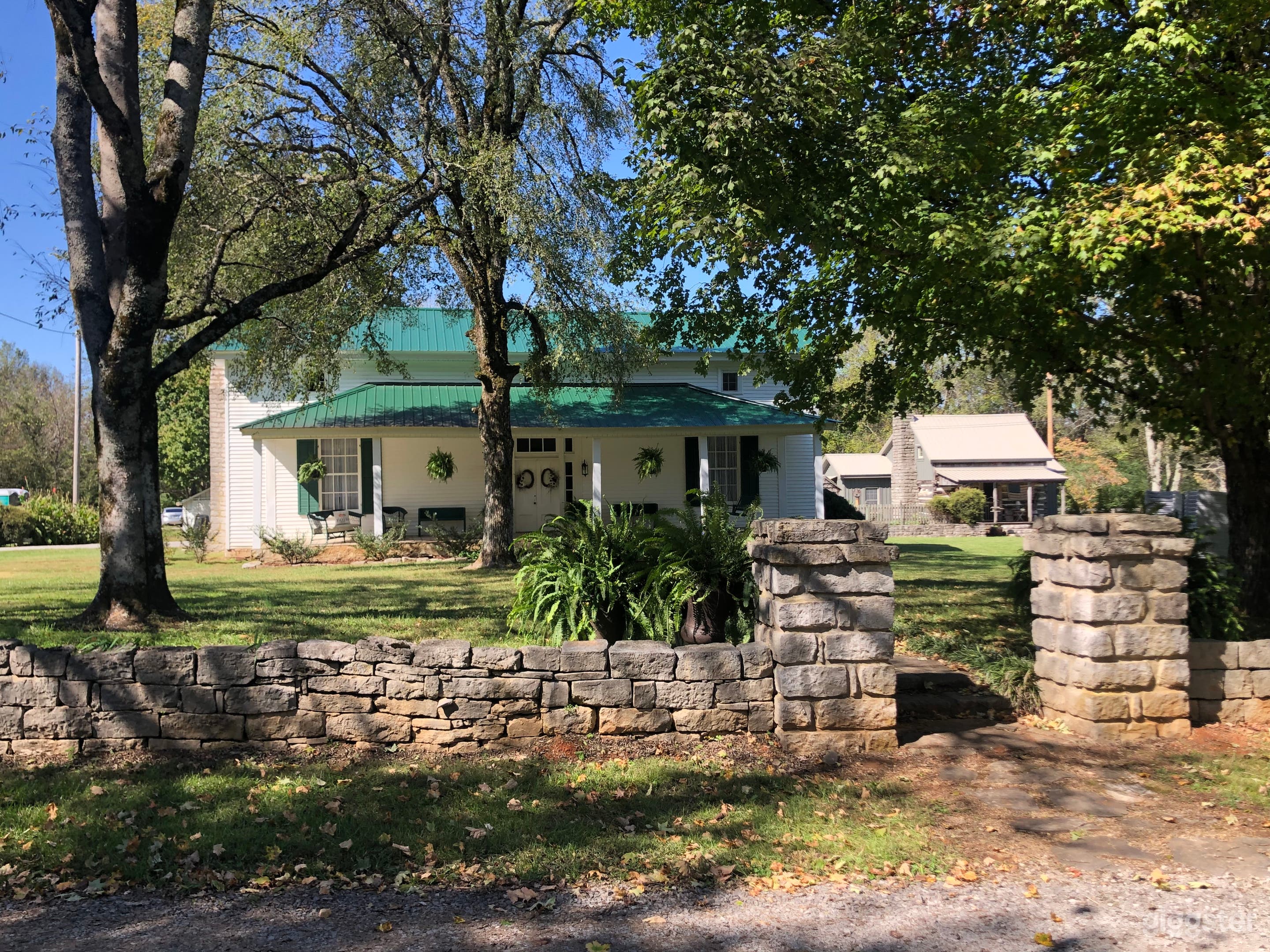 Farmhouse and cabin in Summer