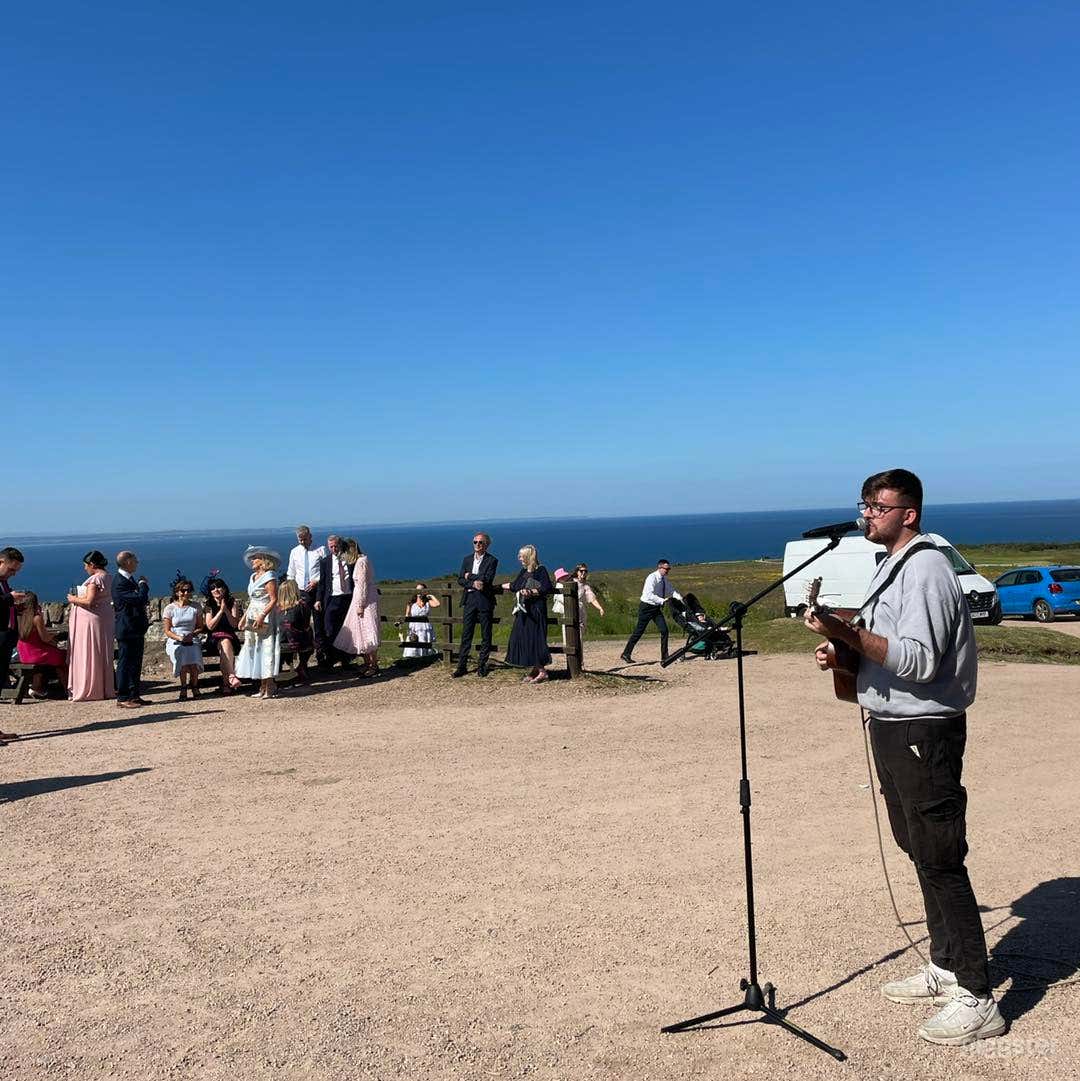 Amazing and Refreshing Outdoor Barn for Events Photo 3