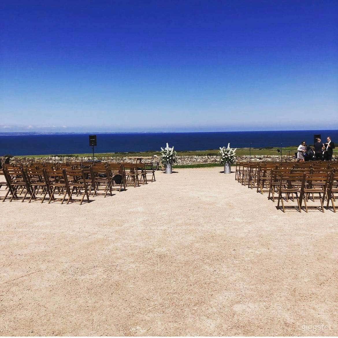 Amazing and Refreshing Outdoor Barn for Events Photo 1