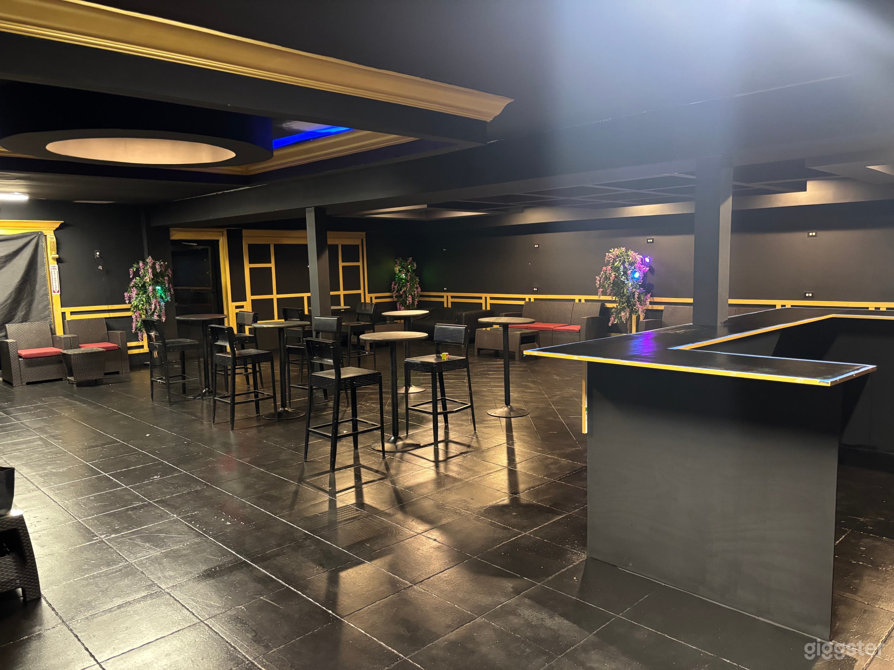 Sleek Upscale Venue with Bar and Patio Photo 4