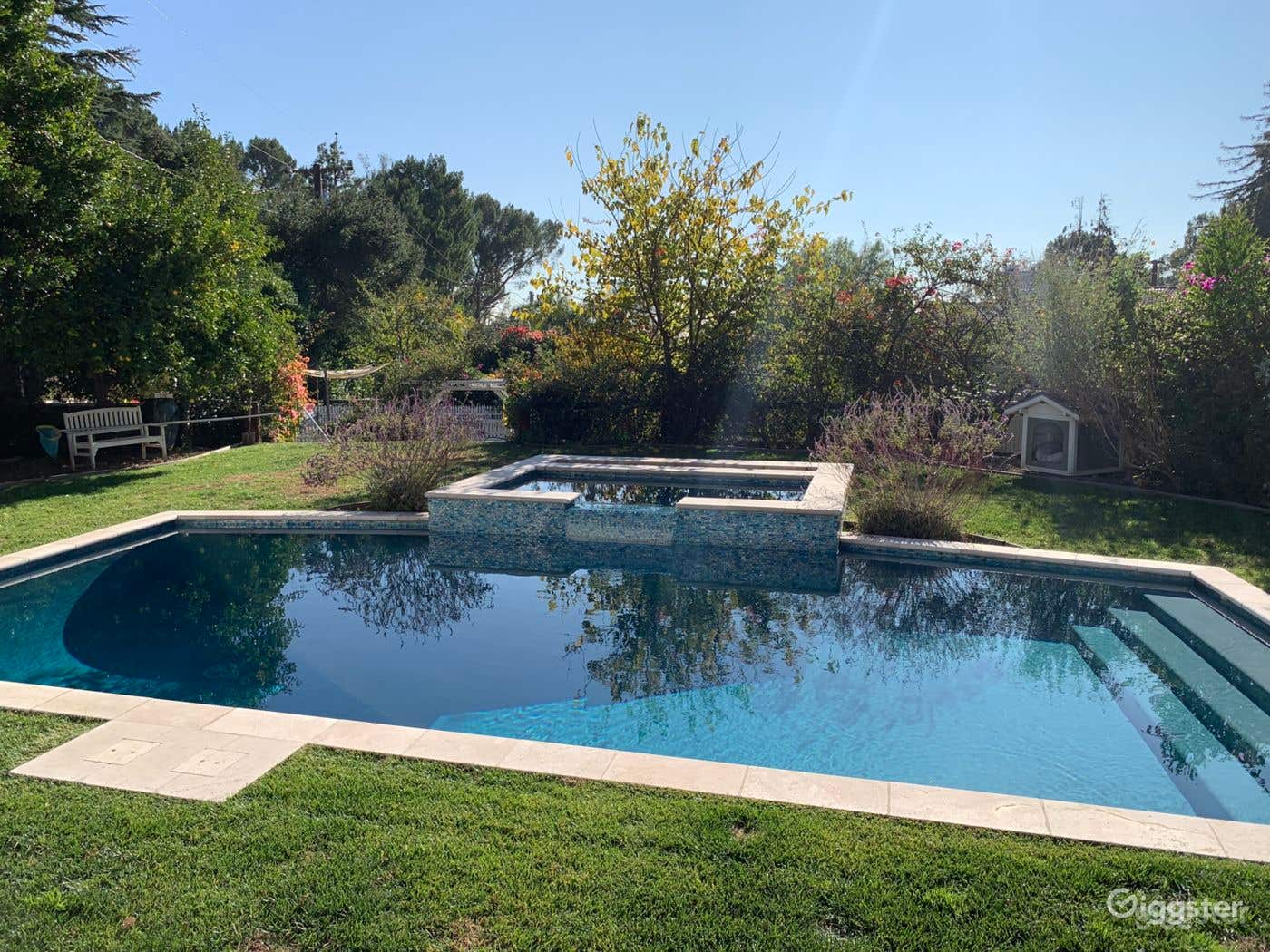 Inviting pool and jacuzzi in Los Angeles foothills Photo 2