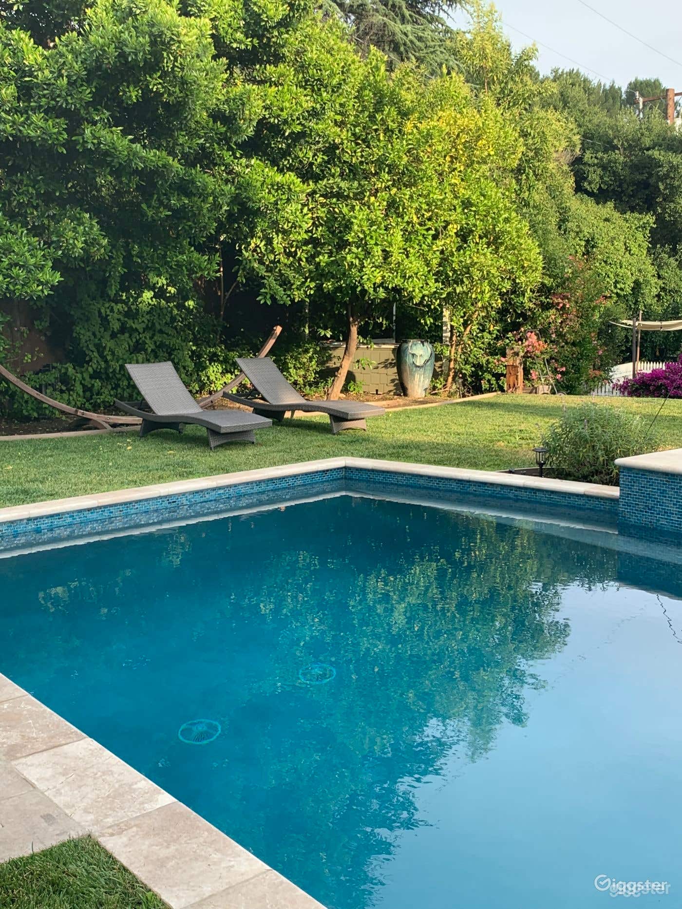 Inviting pool and jacuzzi in Los Angeles foothills Photo 1