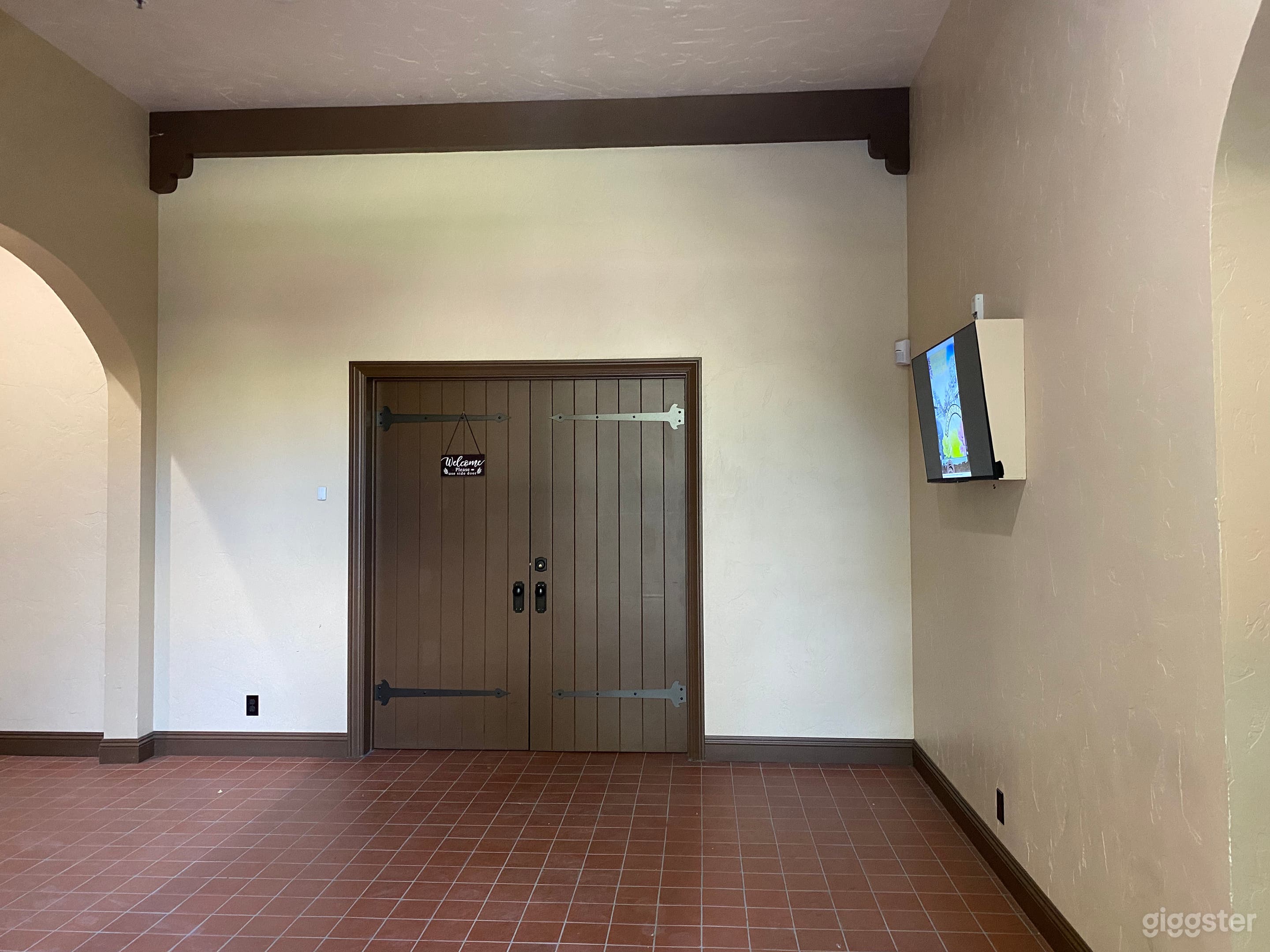 Elegant Fireplace Room Photo 4