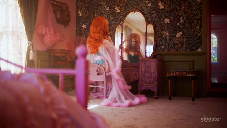  A 1930's Downtown Vintage Gem. 