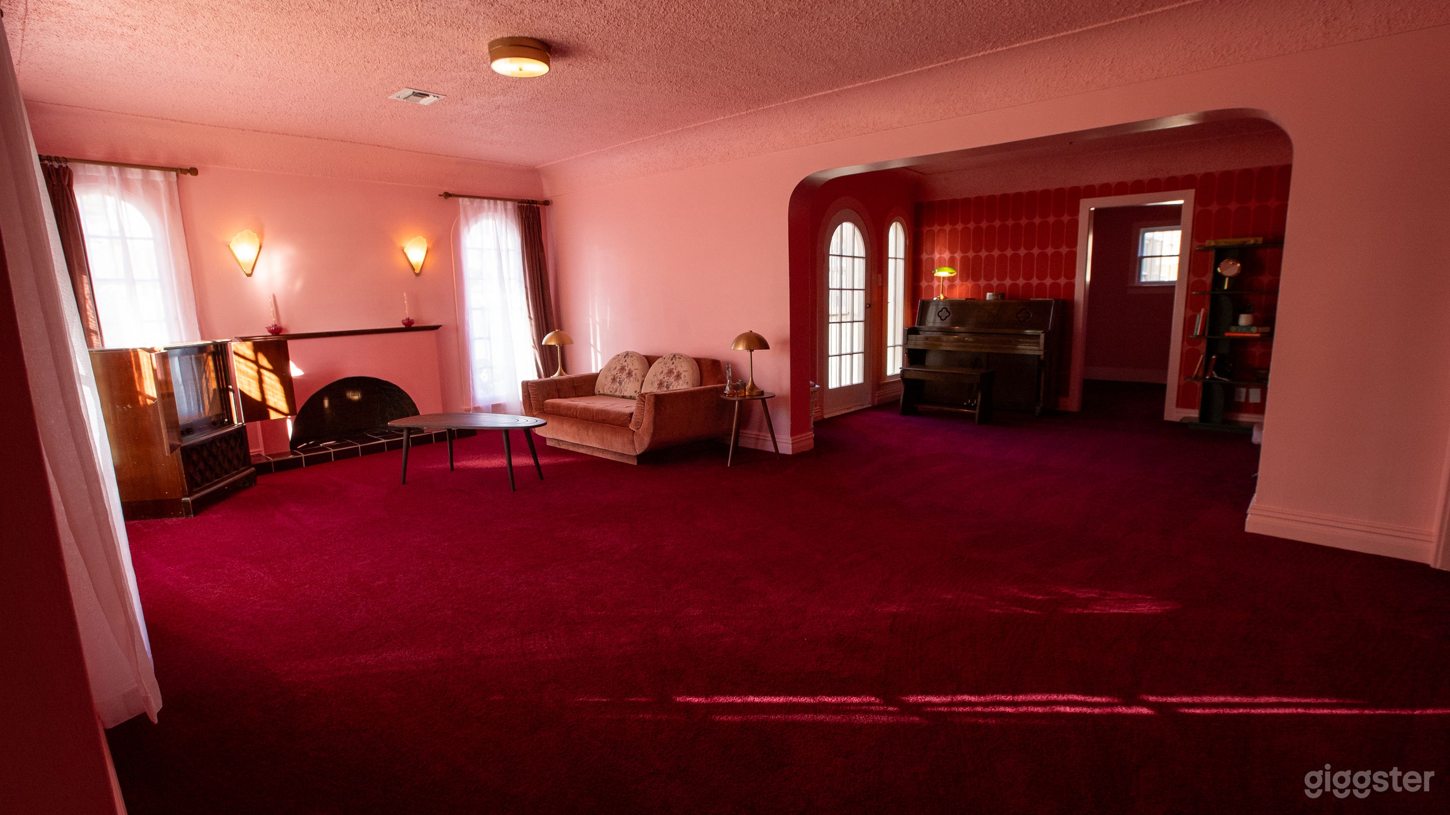 A 1930's Downtown Vintage Gem. Photo 2