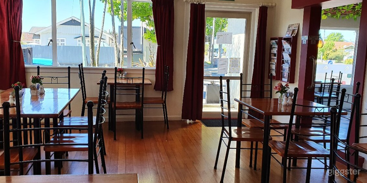 The Place to Meet in Christchurch  Photo 3