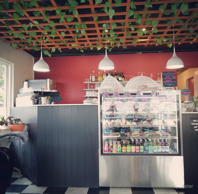 The Place to Meet in Christchurch  Photo 4