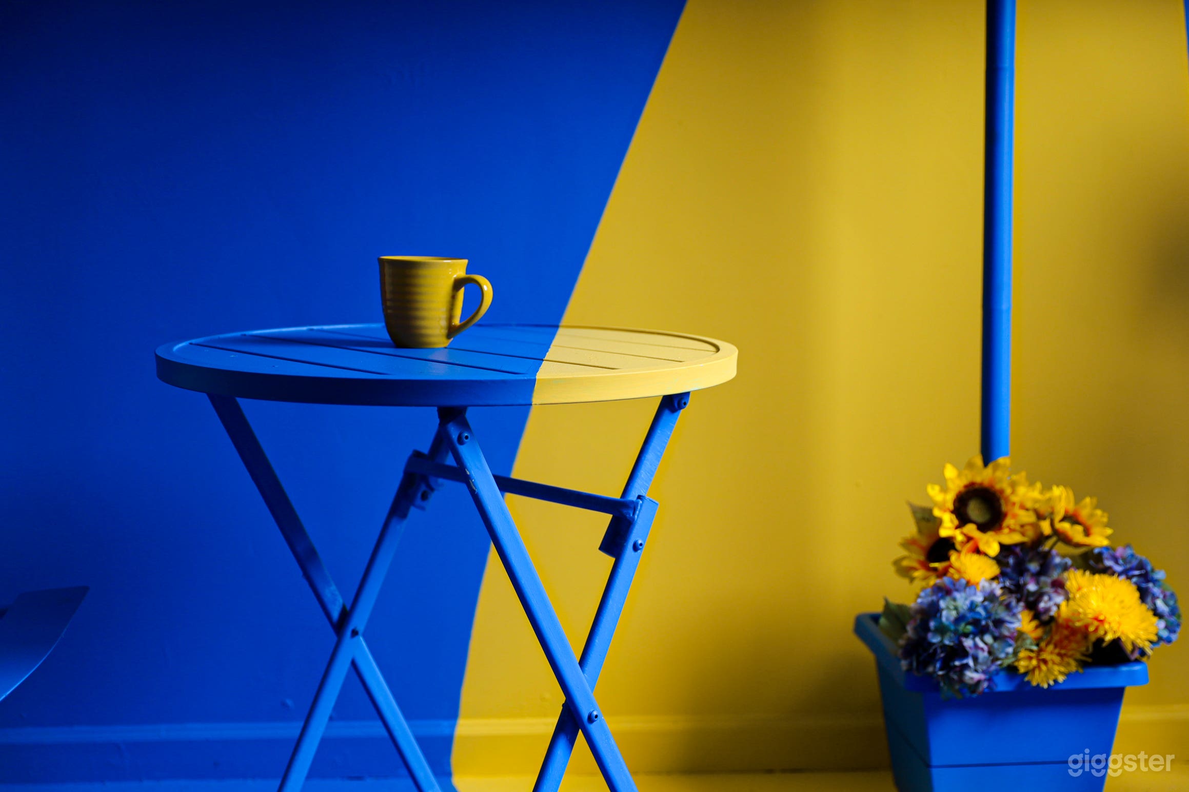 Sleek, Fully equipped Creative Studio Photo 3